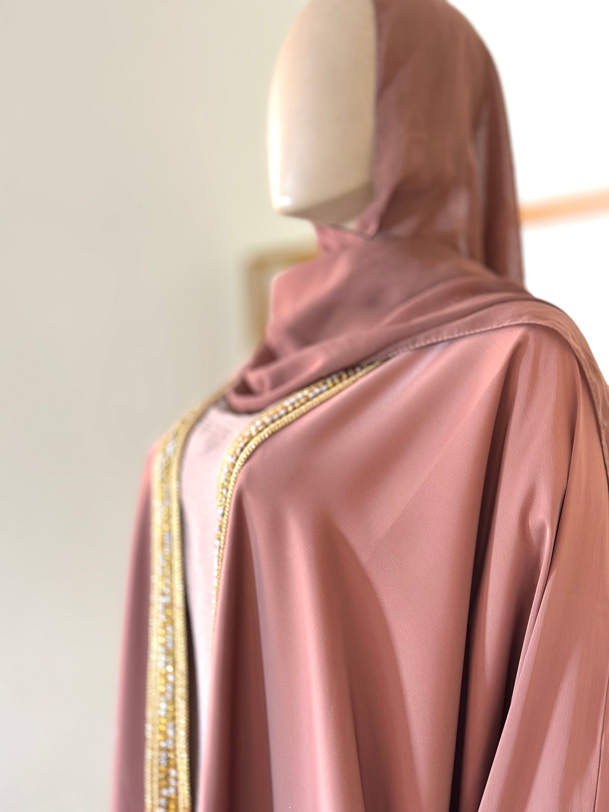 Zahra Luxe Abaya – Rosewood Elegance