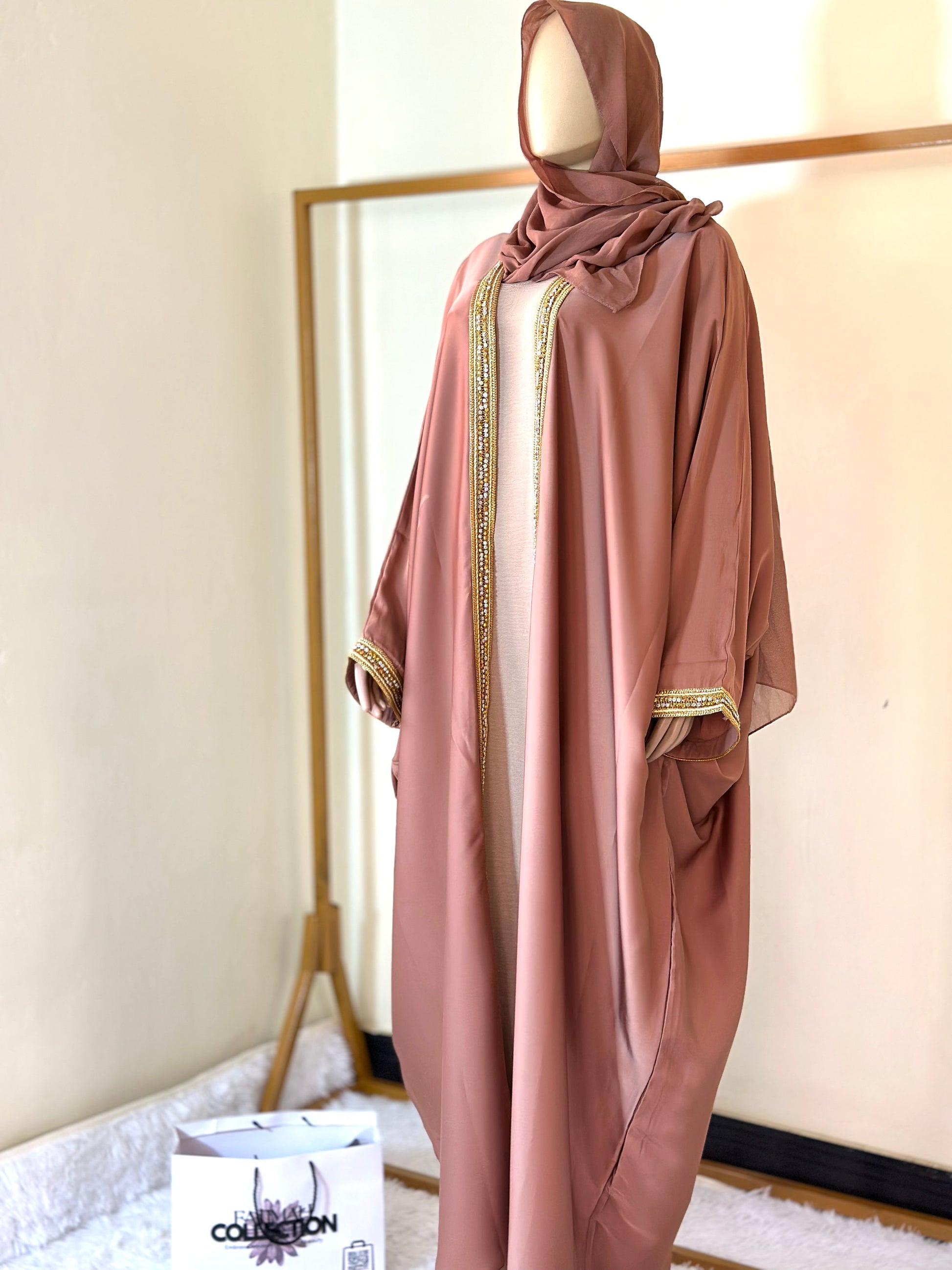 Zahra Luxe Abaya – Rosewood Elegance