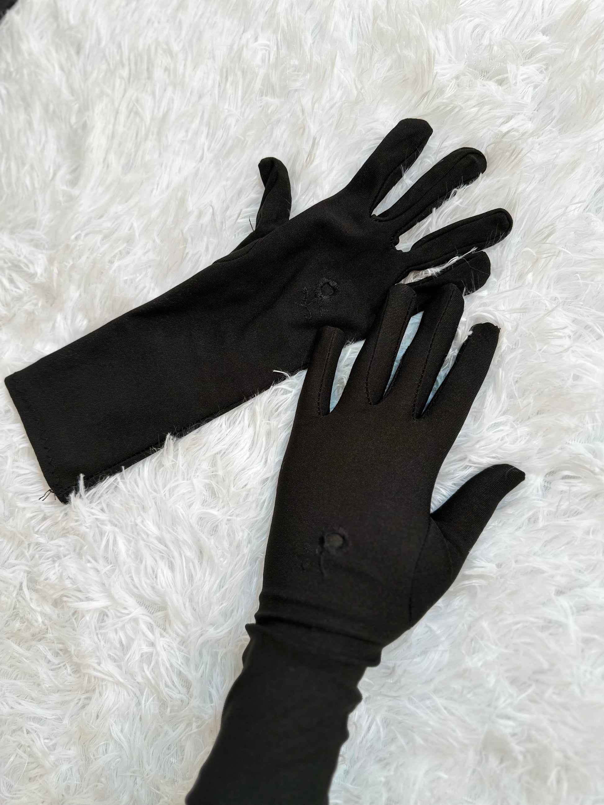 Abaya Hand gloves.